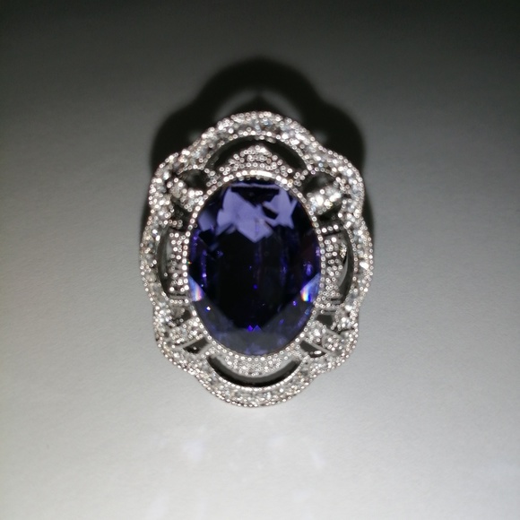 Tanzanite Swarovski Crystals Cocktail Ring - Picture 3 of 8
